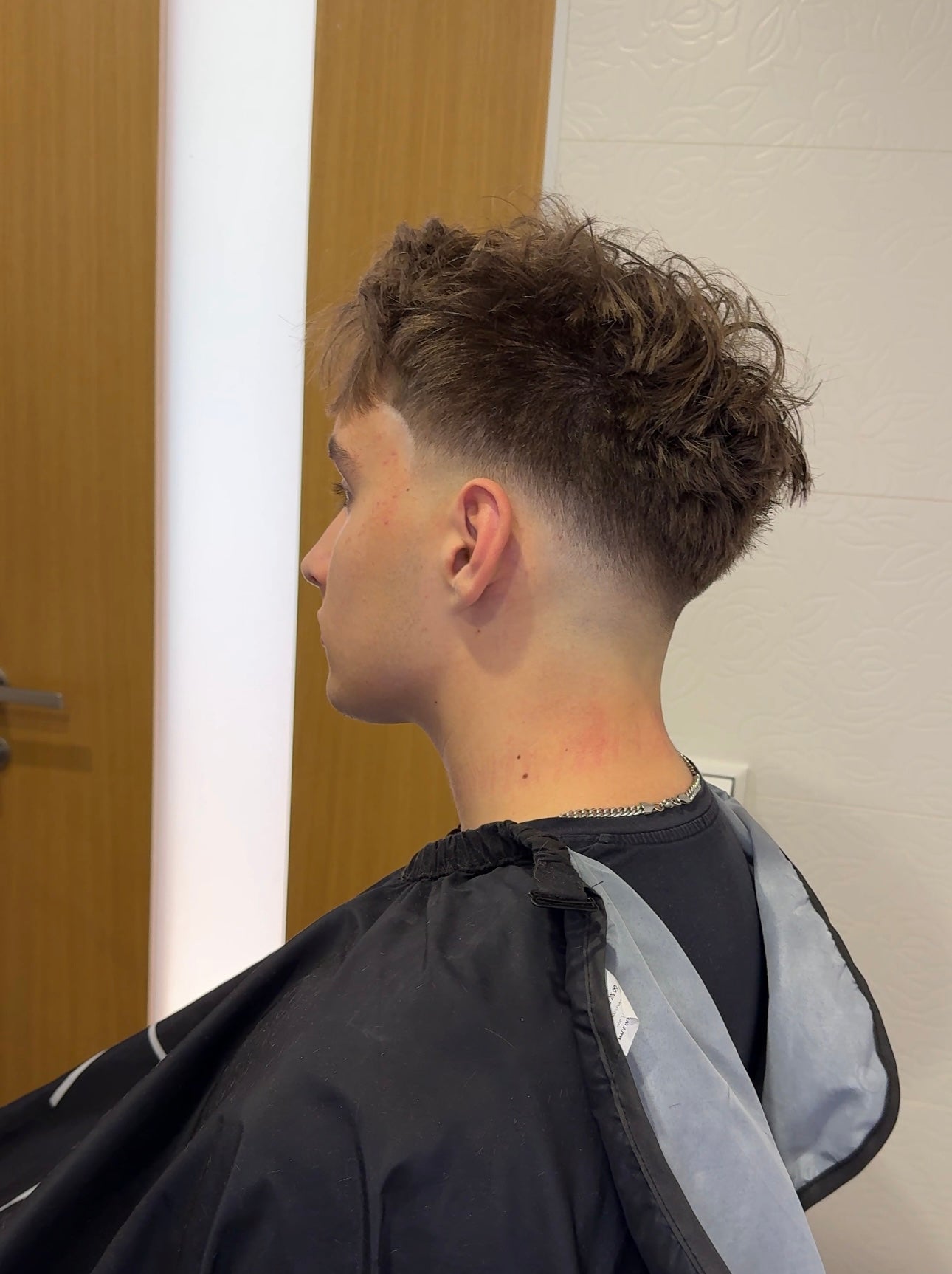 Kääride ja masinaga juukselõikus